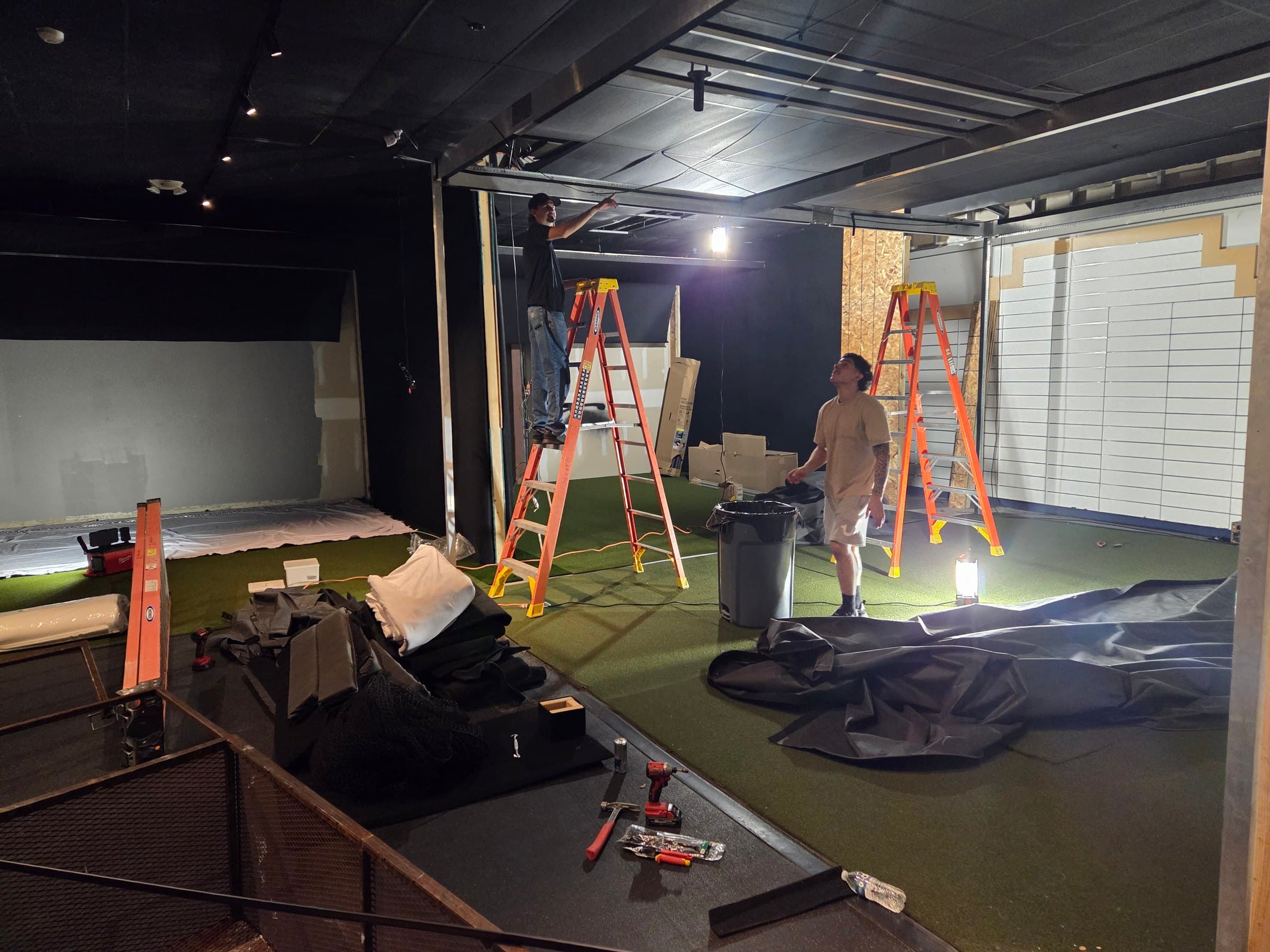 Demo bay 3 large cage